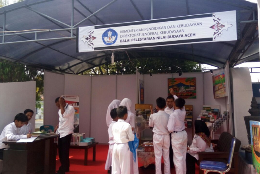 Suasana gebyar Hari Pendidikan Nasional (Hardiknas) tahun 2018 di Aceh. Tahun ini, gebyar Hardiknas digelar mulai tanggal 21 April hingga 2 Mei dengan menyajikan berbagai kegiatan yang mengedukasi dan mengangkat budaya lokal.