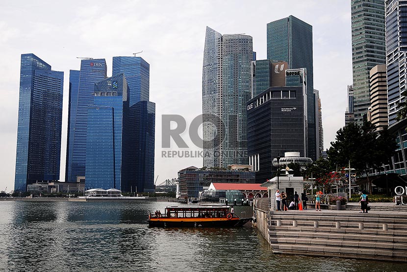 Suasana gedung-gedung bertingkat di Singapura, Kamis (13/2).