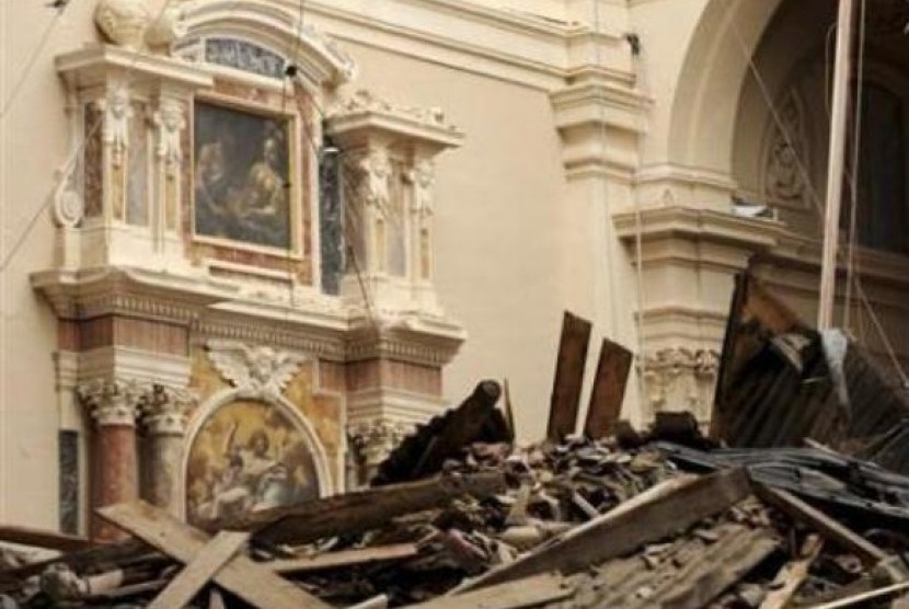 Suasana gempa bumi pada 13 April 2009 di Kota L'Aquila, Italia.