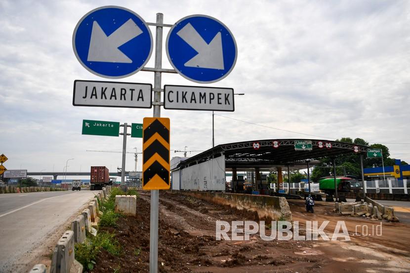 Gerbang tol Cibitung 2 di Kabupaten Bekasi, Jawa Barat, ilustrasi. PT Jasa Marga (Persero) Tbk kembali mengalihkan arus lalu lintas di sekitar area Simpang Susun (SS) Cibitung karena  ada pekerjaan pembangunan proyek Jalan Tol Cibitung-Cilincing tepatnya di KM 24+600.