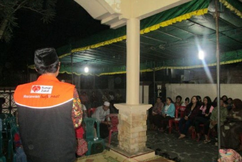 Suasana halal bihalal warga Dusun Pengilon, Kelurahan Mangunsari, Salatiga, Jawa Tengah.