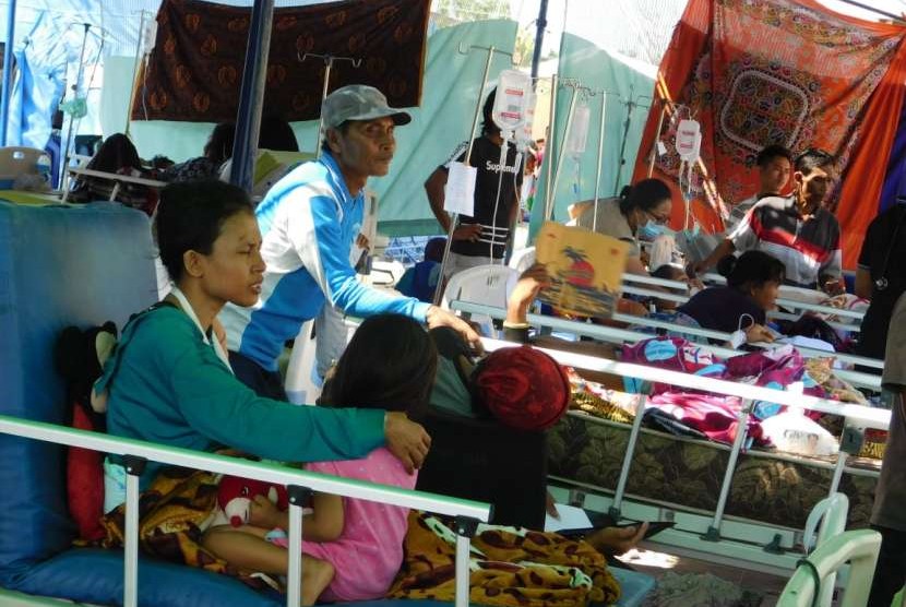 Tanjung District General Hospital in North Lombok, West Nusa Tenggara, treats earthquake victims on Wednesday (Aug 8).