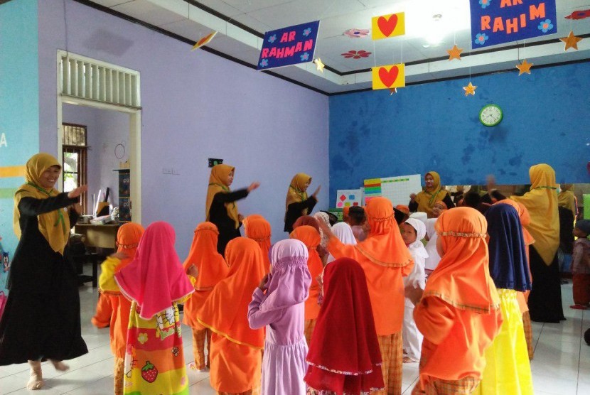 Paud ilustrasi. Wali Kota Surabaya Eri Cahyadi mengatakan sejumlah Balai Rukun Warga (RW) yang menjadi tempat belajar pendidikan anak usia dini (PAUD) perlu diperbaiki agar anak-anak nyaman saat belajar.