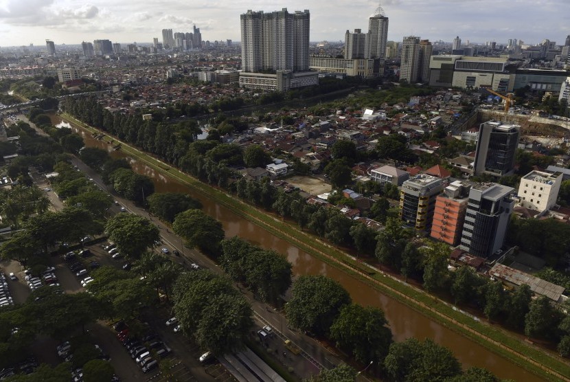 Suasana ibukota dari ketinggian di Jakarta, Kamis (25/2).