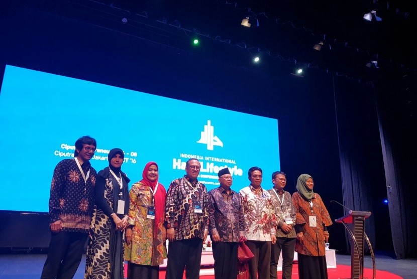 Suasana Indonesia International Halal Lifestyle Expo & Conference di Jakarta, pekan lalu.