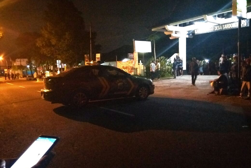 Suasana Jalan Kaliurang kilometer 9 usai terjadi penangkapan terduga teroris, Sabtu (14/7) malam.