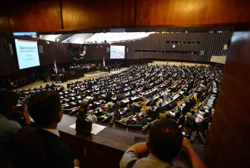 Suasana jalannya sidang paripurna pemilihan pimpinan MPR di Gedung Parlemen, Jakarta, Selasa (7/10).(Republika/Agung Supriyanto)