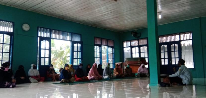 Suasana kajian Mualaf Center BAZNAS di Masjid Al-Quds, Mentawai.