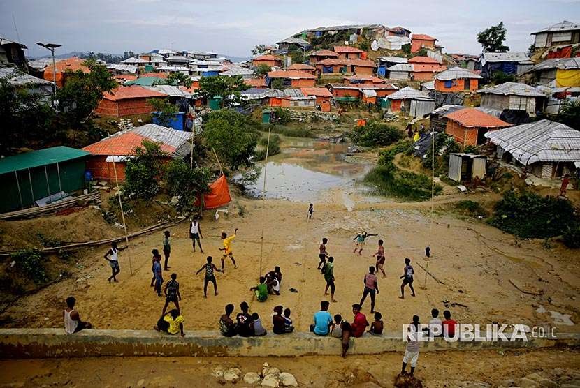 Pegungsi Rohingya menjual sayuran kamp pengungsi Kutupalong, Bangladesh, 