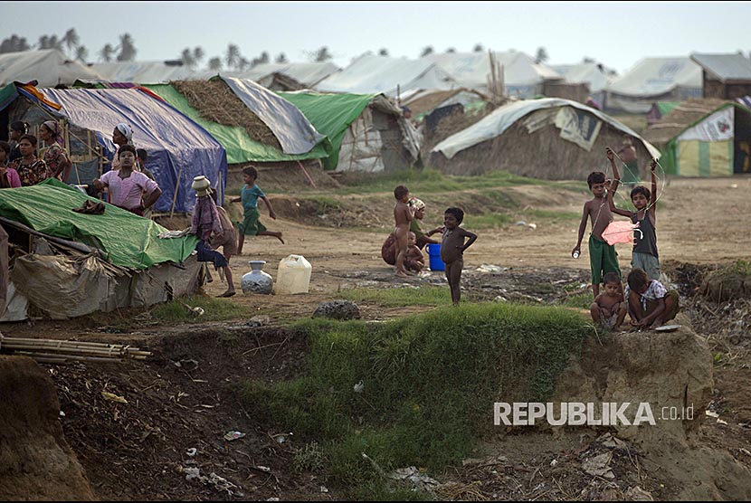 Suasana kamp pengungsian etnis Rohingya, (ilustrasi). Presiden Joko Widodo (Jokowi) menyampaikan, konflik Myanmar akan menjadi salah satu topik yang akan dibahas khusus dalam penyelenggaraan KTT ASEAN ke-42 pada 9-11 Mei 2023 di Labuan Bajo, NTT.