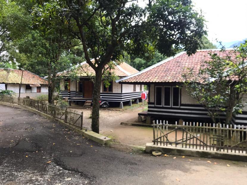Suasana Kampung Tajur, Desa Pasanggrahan, Kecamatan Bojong, Purwakarta, Jawa Barat, Sabtu (7/3).