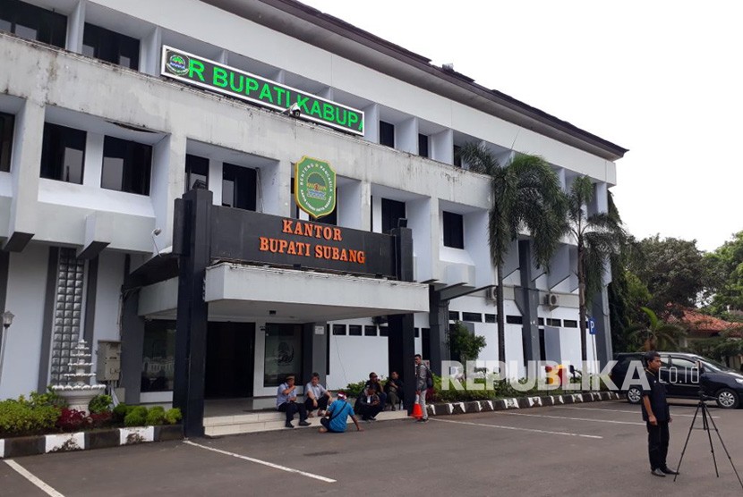 Suasana Kantor Bupati Subang di Jl Dewi Sartika No 1, tampak sepi pasca OTT Bupati Imas Aryumningsih oleh KPK, Rabu (14/2). 