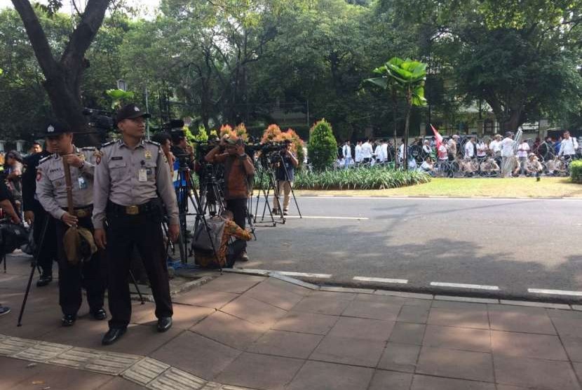 Suasana kantor KPU di Menteng, Jakarta Pusat, jelang kedatangan Jokowi, Jumat (10/8). Jokowi dan KH Ma'ruf Amin dijadwalkan akan melakukan pendaftaran sebagai capres dan cawapres pada pukul 09.00 WIB.  