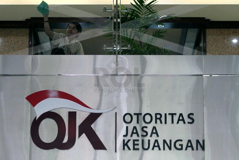 Suasana Kantor Otoritas Jasa Keuangan di Jakarta, Kamis (3/4).