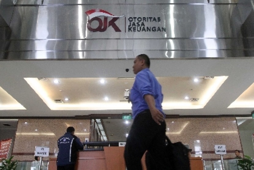 Suasana Kantor Otoritas Jasa Keuangan di Jakarta, Kamis (3/4).