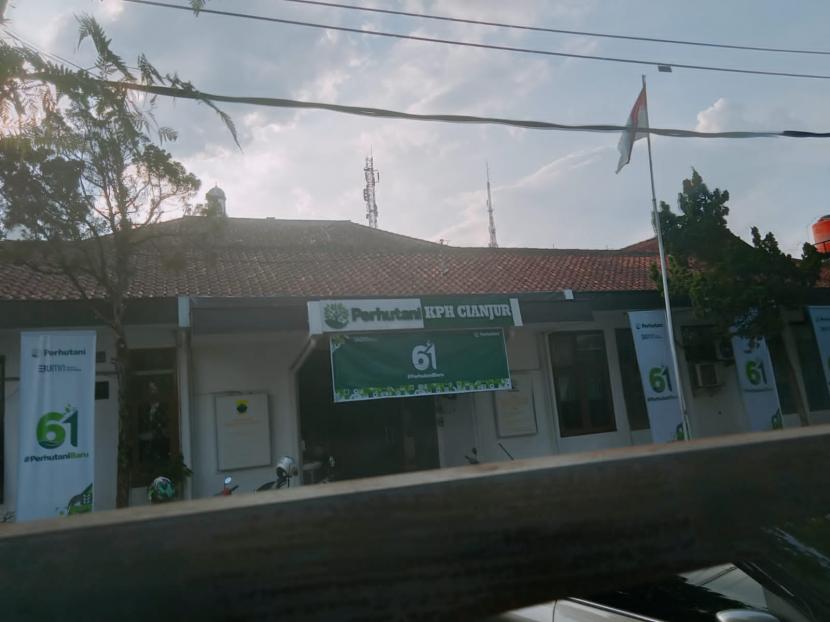 Suasana kantor Perhutani KPH Cianjur di Jalan Dr Muwardi Kecamatan/Kabupaten Cianjur, Senin (28/3/2022)