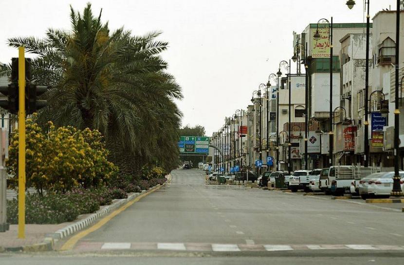 Kemenkes Arab Saudi Tingkatkan Tes Covid-19 Tiga Kali Lipat. Suasana karantina wilayah atau lockdown akibat virus corona di Provinsi Qatif, Arab Saudi.