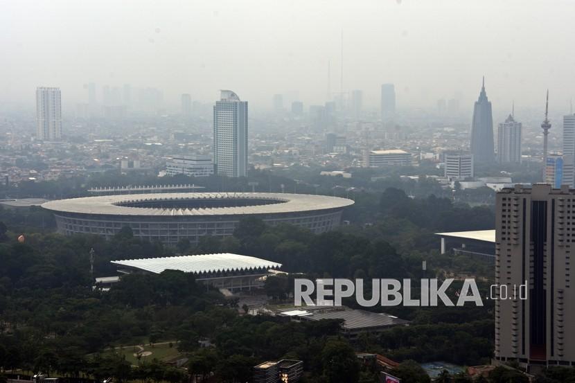 Suasana kawasan Stadion Utama Gelora Bung Karno di Jakarta, Jumat (8/10). Pemerintah serius mewujudkan komitmen net zero emission (NZE) pada tahun 2060 atau lebih cepat. 