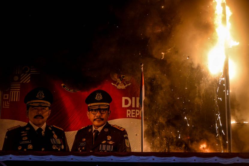 Sudding: Usut Dugaan Pidana Terbakarnya Gedung Kejaksaan. Suasana kebakaran yang melanda gedung Kejaksaan Agung RI di Jakarta, Sabtu (22/8).