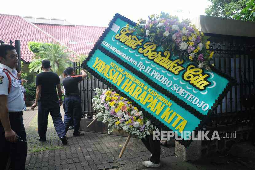 Suasana kediaman almarhum Probosutejo di jalan Pangeran Diponegoro No20 ,Menteng,Jakarta,Senin(26/3). 