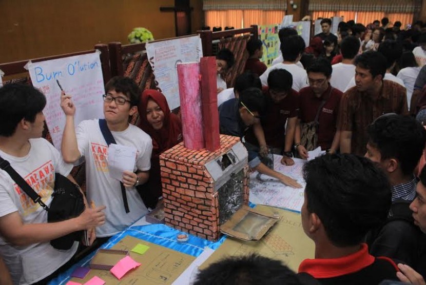 Suasana kegiatan LEx di kampus UMM, Malang.
