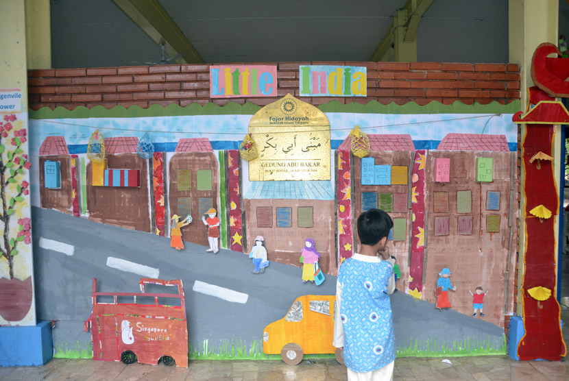  Suasana kegiatan Singapore Day di Sekolah Islam Terpadu Fajar Hidayah Cabang Bukit Sentul, Bogor, Sabtu (19/3).  (foto : MgROL_45)