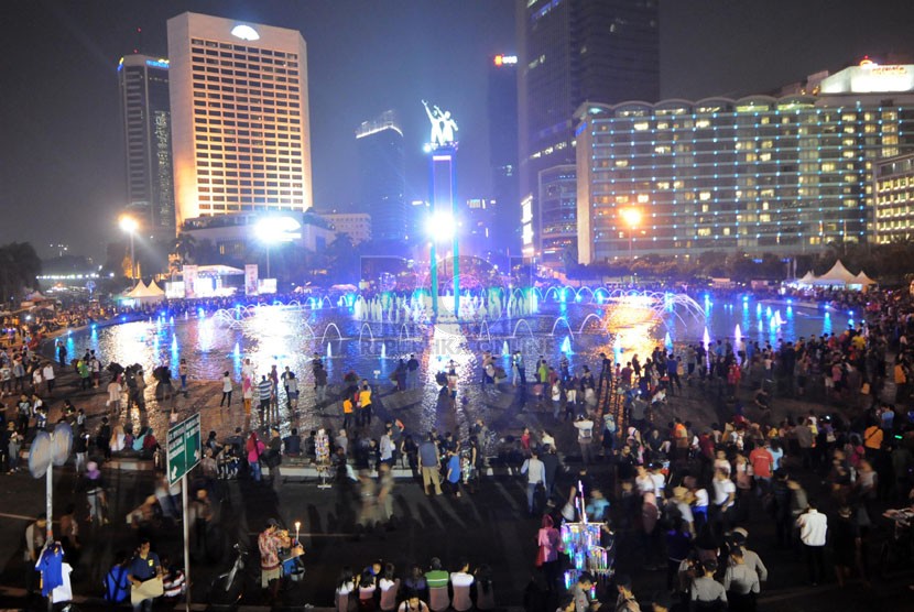   Suasana kemeriahan Jakarta Night Festival (JNF) 2014. (Republika/Aditya Pradana Putra)