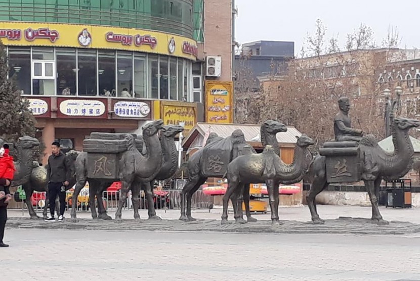 Suasana keramaian kota di Uighur.
