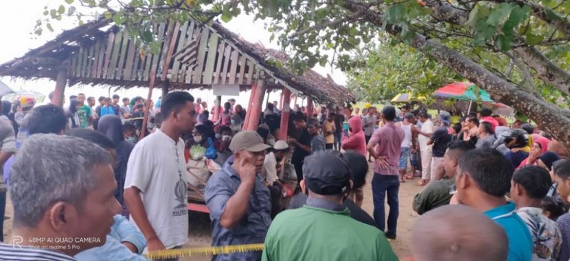 Suasana ketika evakuasi pengungsi Rohingya di Aceh Utara.