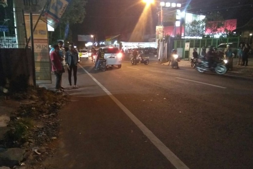 Suasana kilometer 9 Jalan Kaliurang, Kabupaten Sleman, DIY, Sabtu (14/7) sore.  Sampai Sabtu malam, belum ada pernyataan apa-apa dari Polsek, Polres maupun Polda DIY. 