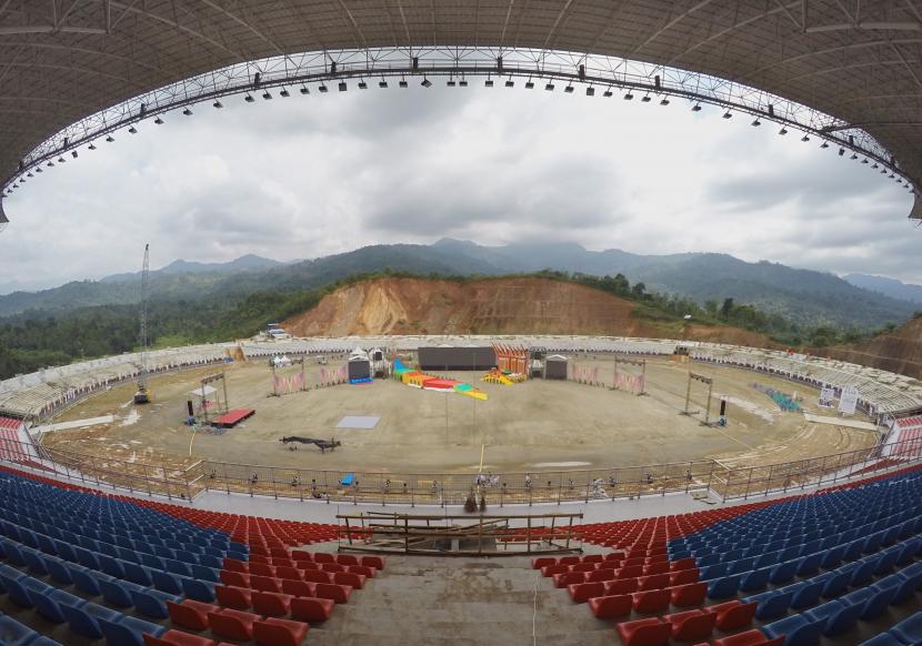 Suasana kondisi stadion utama Sumbar, jelang pembukaan MTQ Nasional ke-28, di Nagari Sikabu, Lubuk Alung, Kabupaten Padangpariaman, Sumatera Barat, Sabtu (14/11/2020). MTQ Nasional ke 28 yang diikuti 1.476 peserta dari 32 provinsi itu akan dibuka secara virtual oleh Presiden Joko Widodo dan dihadiri langsung Menteri Agama Fachrul Razi pada Sabtu (14/11/2020) malam. 