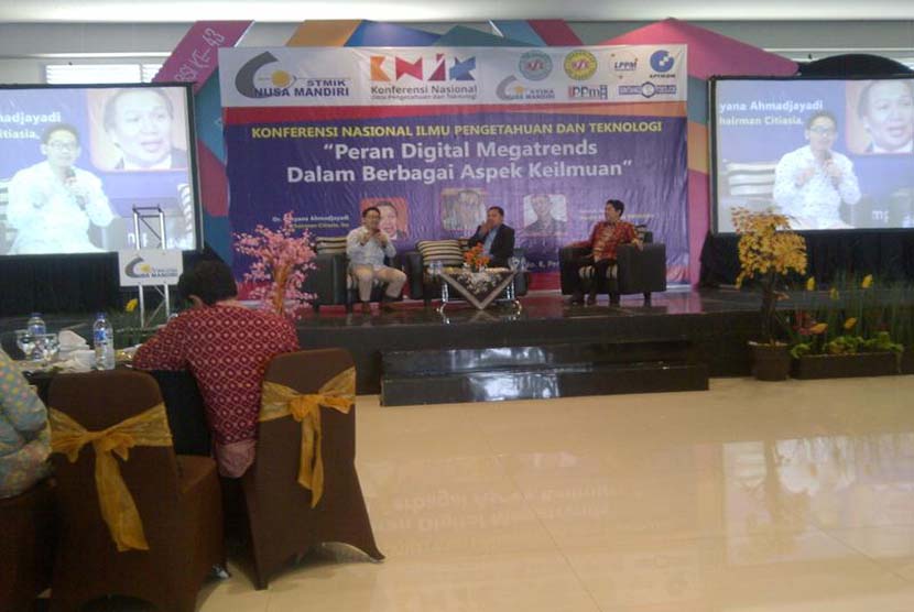 Suasana Konferensi Nasional Ilmu Pengetahuan dan Teknologi (KNIT) 2016, di BSI Convention Center, Bekasi, Sabtu (6/8/2016).