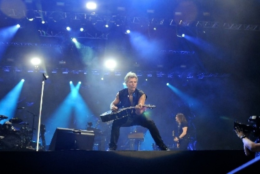 Suasana konser Bon Jovi di Gelora Bung Karno, Senayan, Jakarta, Jumat (11/9).
