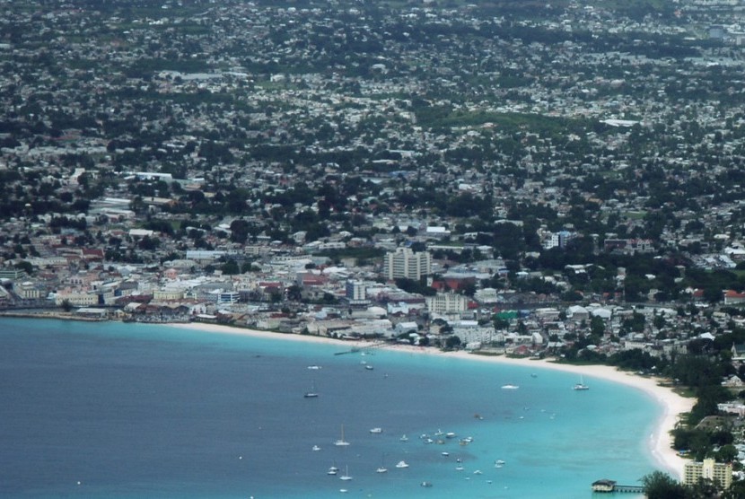 Suasana Kota Bridgetown, Barbados, dari udara.