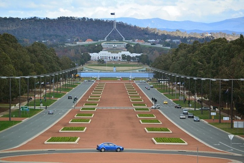 Suasana kota Canberra dari sudut Gedung Parlemennya yang ikonik.