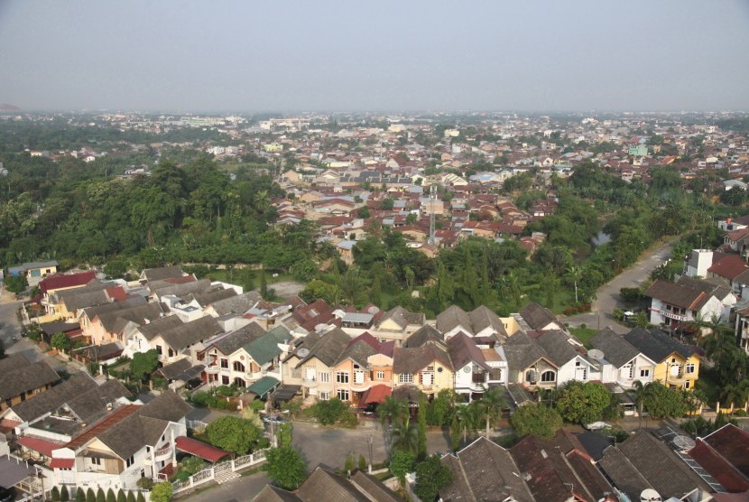 Suasana kota Medan terlihat dari udara.