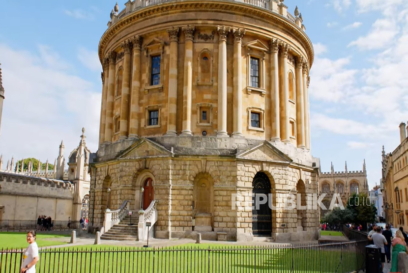 Suasana kota Oxford Inggris. Beberapa hari terakhir, kota ini dihebohkan dengan aksi islamfobia berupa peletakan kepala babi dan bendera Israel di sebuah masjid.