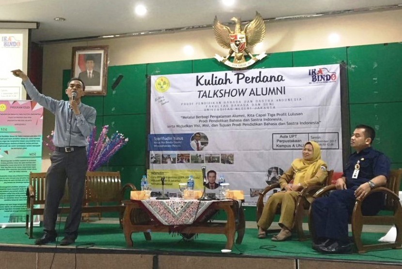 Suasana kuliah perdana dan talk show alumni yang digelar Prodi Bahasa dan Sastra Indonesia FBS UNJ di kampus UNJ Jakarta, Senin (4/9).