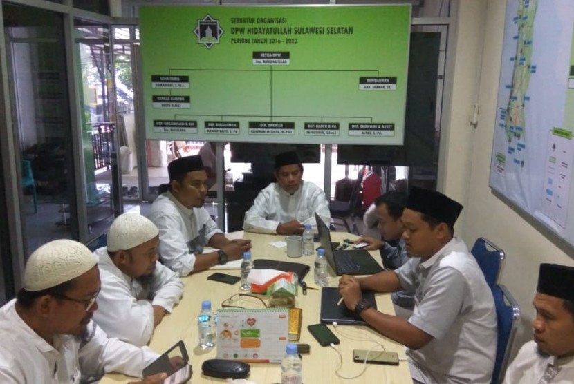 Suasana kunjungan pengurus Yayasan Al Bayan ke DPW Hidayatullah Sulawesi Selatan.