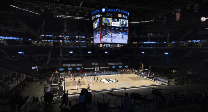 Suasana laga Brooklyn Nets Vs Golden State Warriors di Barclays Center, New York, Amerika Serikat.