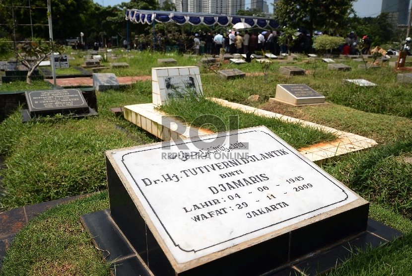 Suasana lahan pemakaman karet Bivak, Jakarta, Senin (30/3). (Republika/Tahta Aidilla)