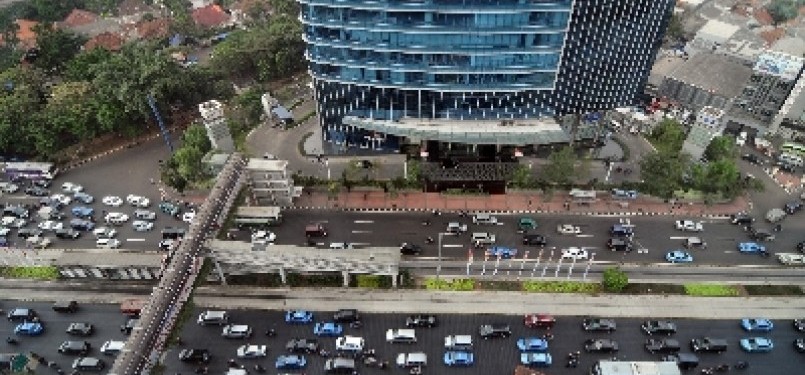  Suasana lalu lintas di ruas Jalan MH Thamrin, Jakarta Pusat.