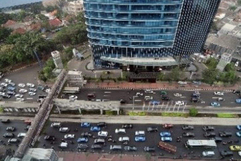  Suasana lalu lintas di ruas Jalan MH Thamrin, Jakarta Pusat.