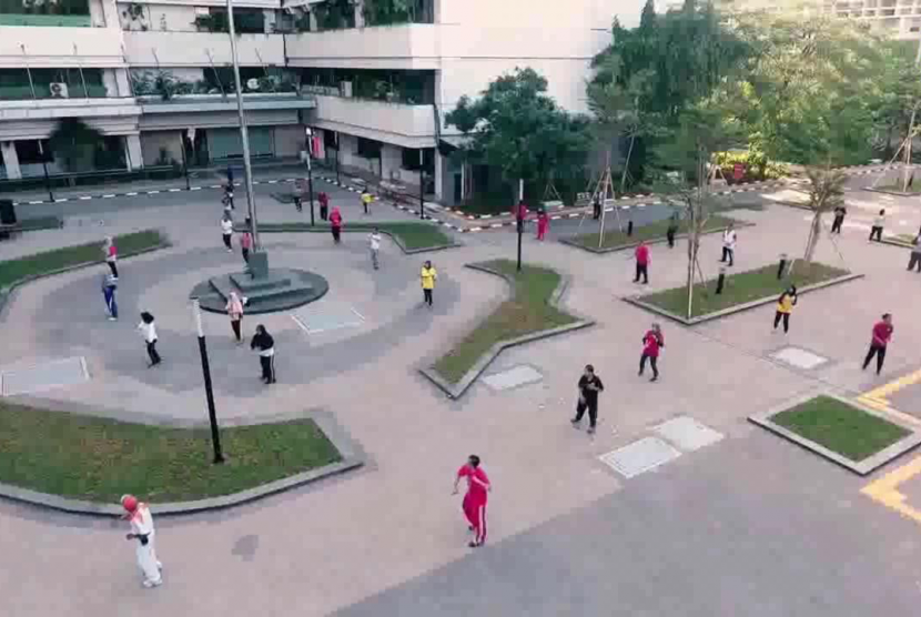 Suasana lapangan parkir PUPR