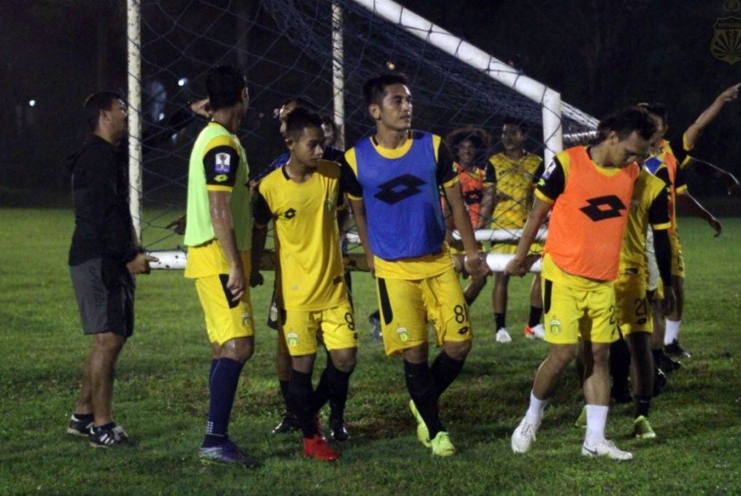 Suasana latihan Bhayangkara FC.