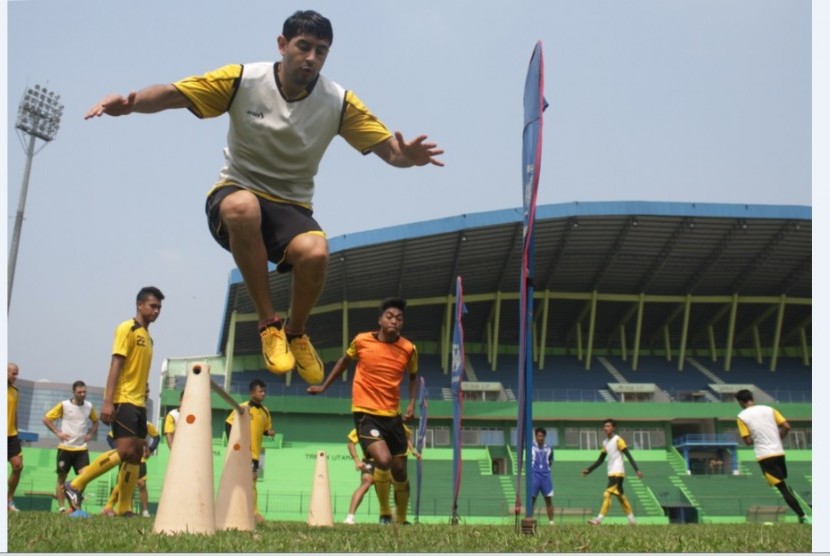 Suasana latihan tim Arema menghadapi laga Piala Jenderal Sudirman