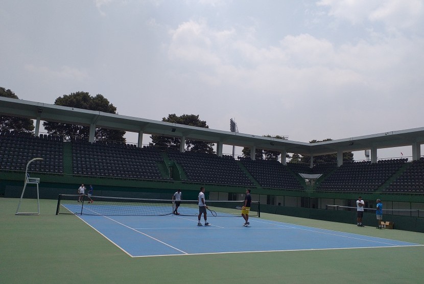 Suasana latihan Tim Piala Davis Indonesia di GBK, Jakarta, Senin (9/9).