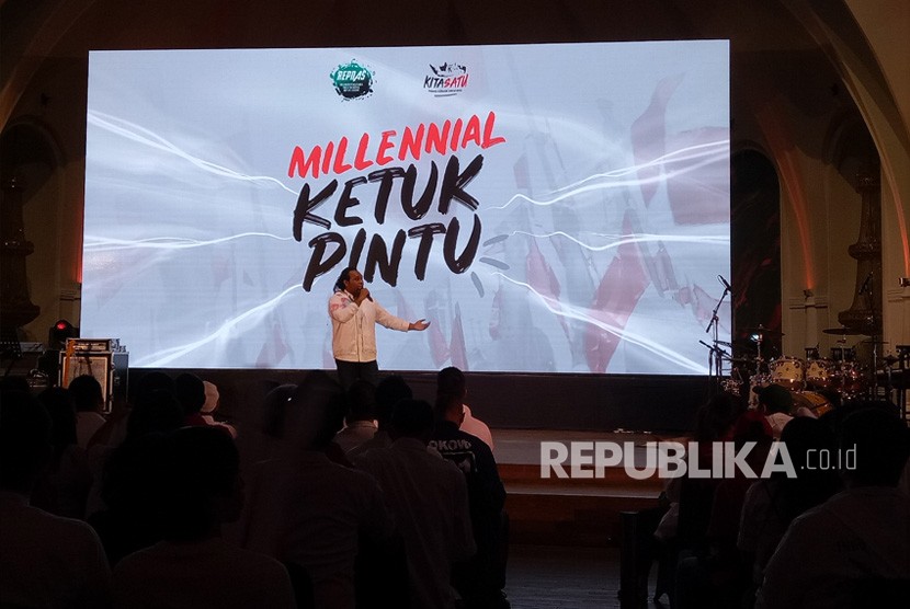 Suasana launching gerakan Milenial Ketuk Pintu yang digagas oleh tim relawan milenial Jokowi-Ma'aruf, KitaSatu, di The Pallas, SCBD, Jakarta, Ahad (17/3).