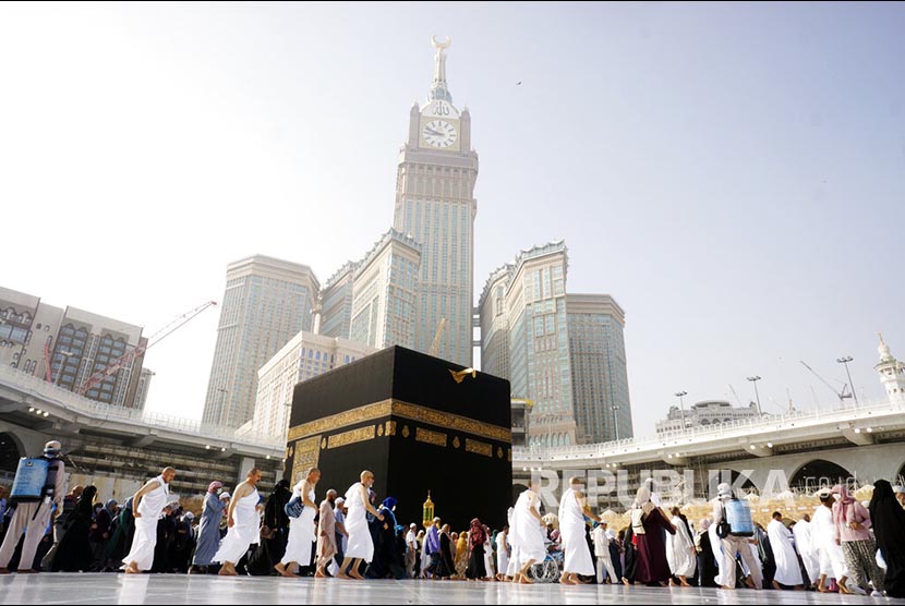 Suasana lengang di Masjidil Haram pascapenghentian umrah oleh pemerintah Kerajaan Arab Saudi di Makkah, Kamis (5/3). 