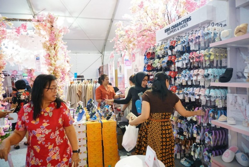 Suasana LOCA Market 2019 di The Space Senayan City, Senayan, Kamis (28/3).